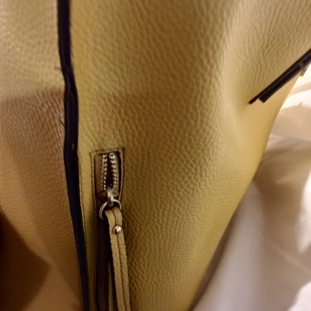 Stylish Yellow Tote Bag - Picture 5 of 5